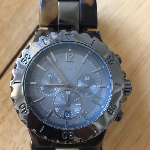 Michael Kors brown tortoise shell watch - Picture 4 of 7